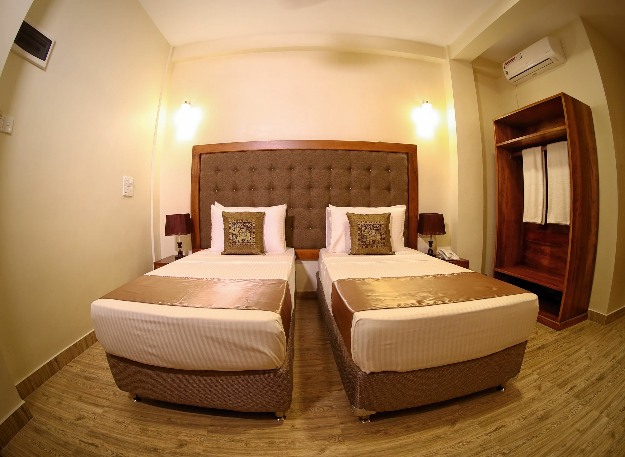 Vendol Maliga Edge Hotel Kandy Exterior photo
