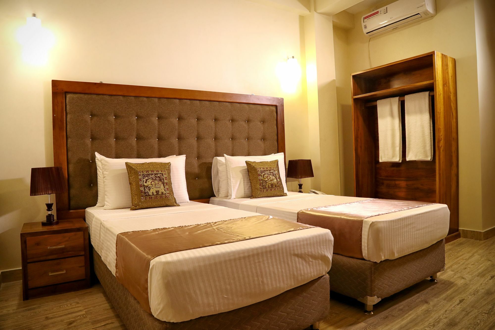 Vendol Maliga Edge Hotel Kandy Exterior photo